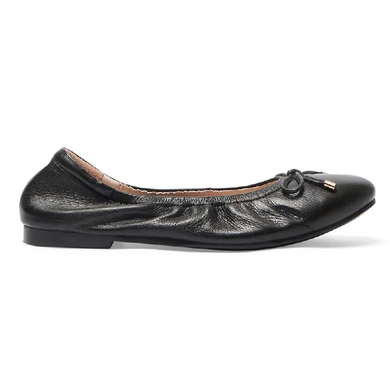 Allegra Flat in Black Leather