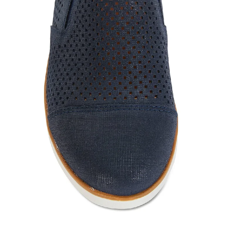 Davis Sneaker in Navy Leather