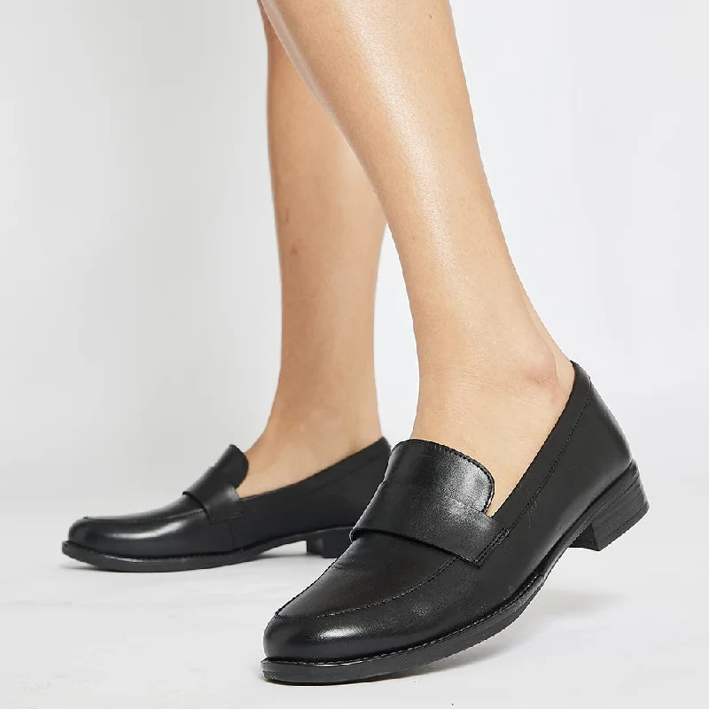 Infinity Loafer in Black Leather