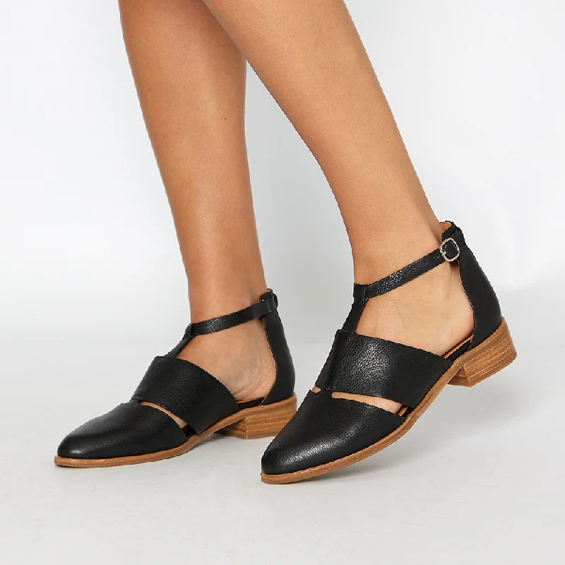 Jocelyn Flat in Black Leather