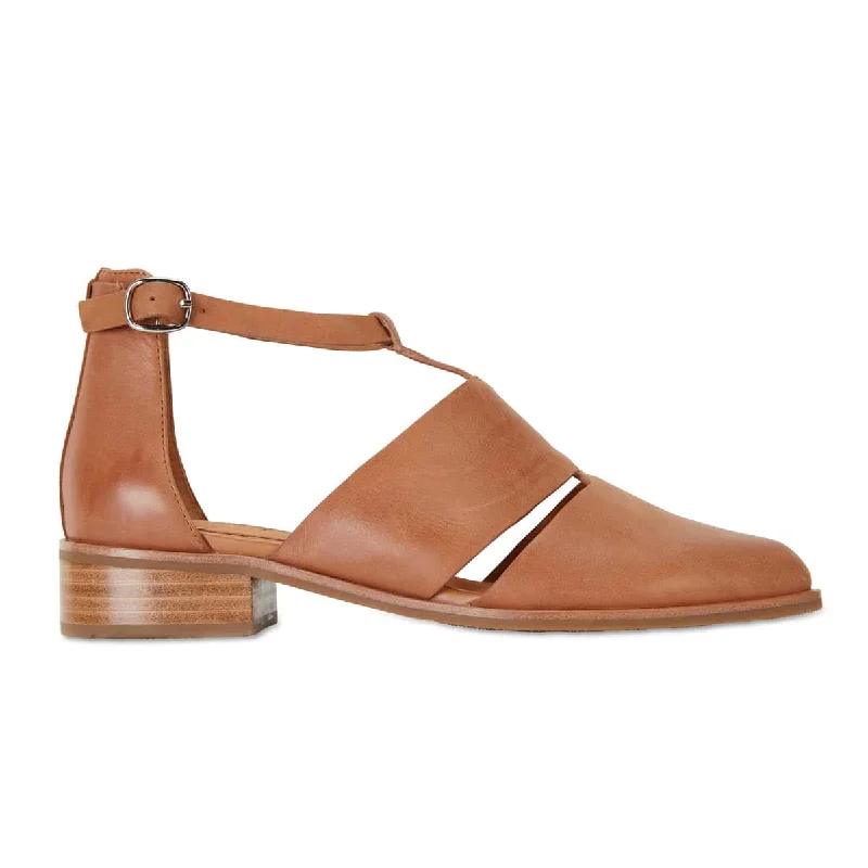 Jocelyn Flat in Tan Leather