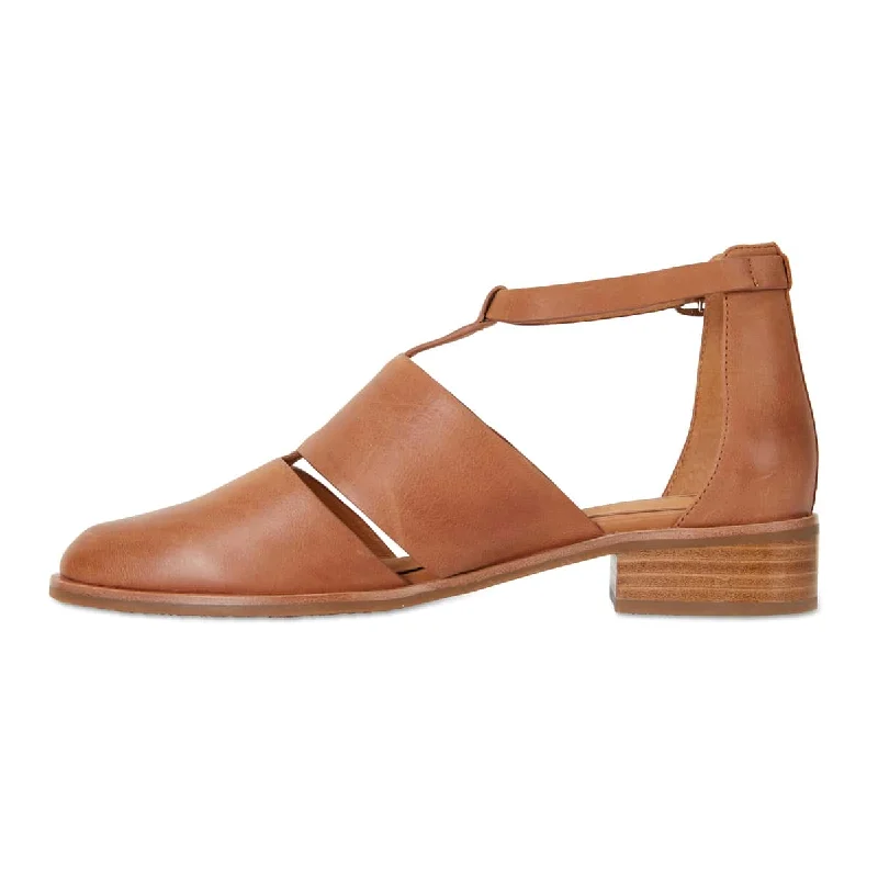 Jocelyn Flat in Tan Leather