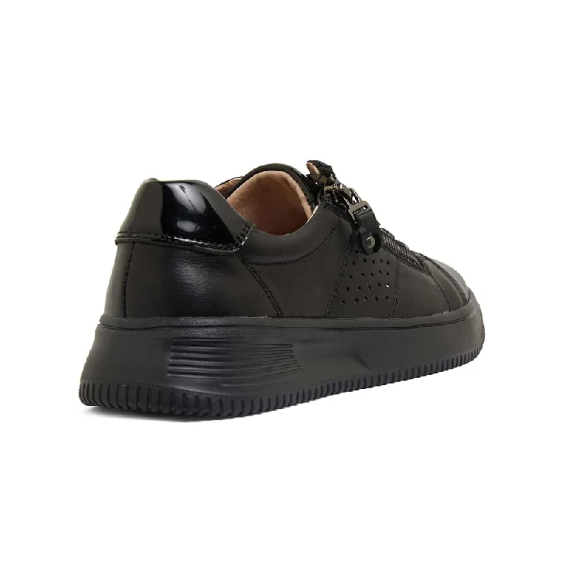 Novella Sneaker in Black Leather