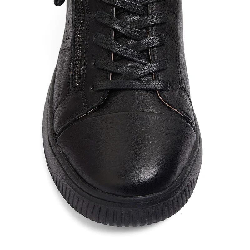 Novella Sneaker in Black Leather