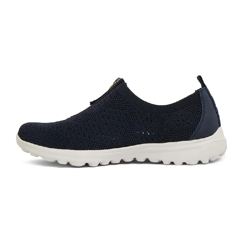 Oberon Sneaker in Navy