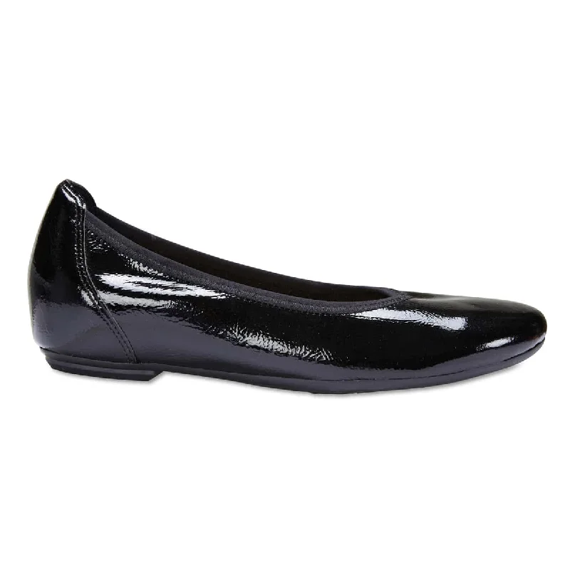 Pamper Flat in Black Patent