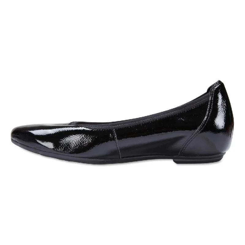 Pamper Flat in Black Patent