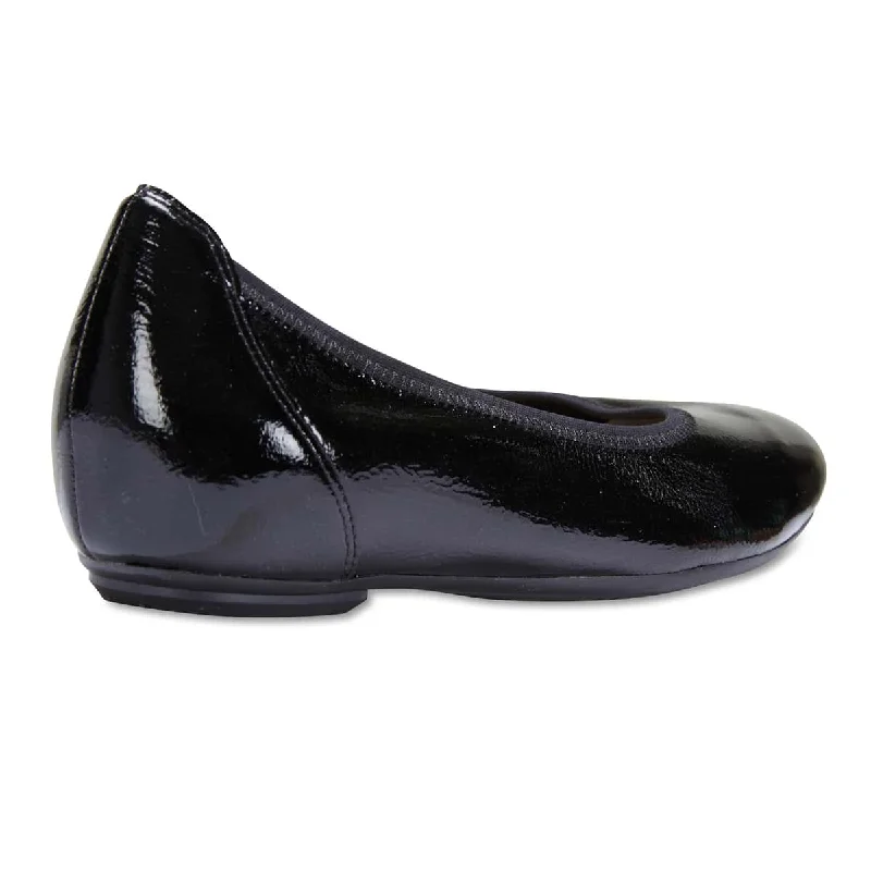 Pamper Flat in Black Patent