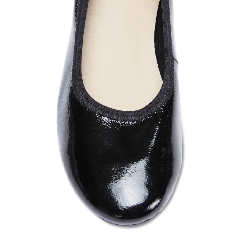 Pamper Flat in Black Patent