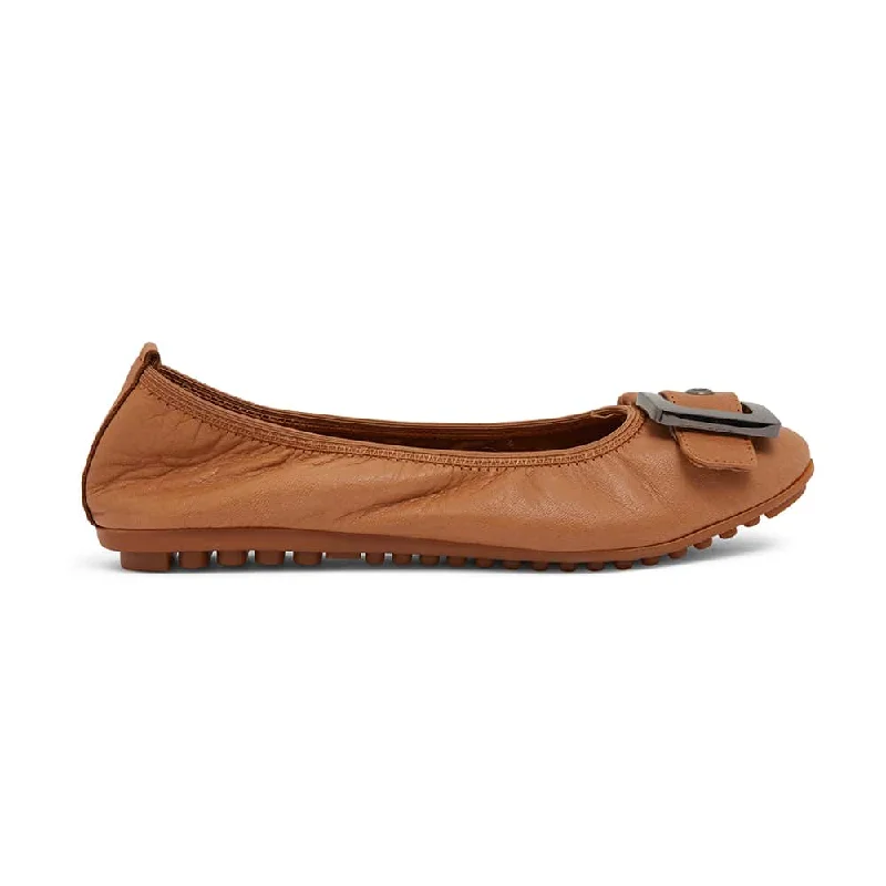 Pentagon Flat in Tan Leather