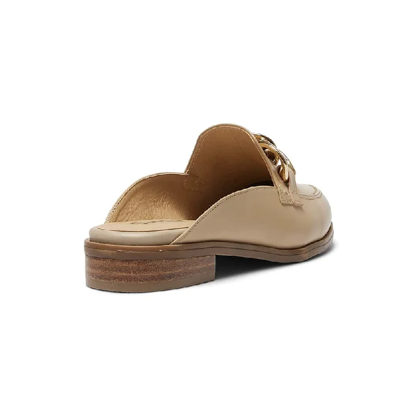 Pivot Loafer in Nude Leather