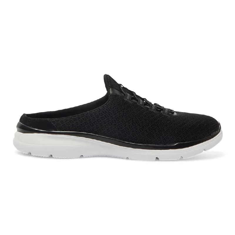 Quest Flat in Black