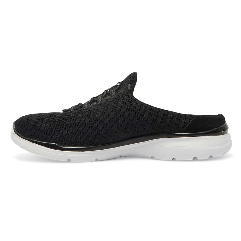 Quest Flat in Black