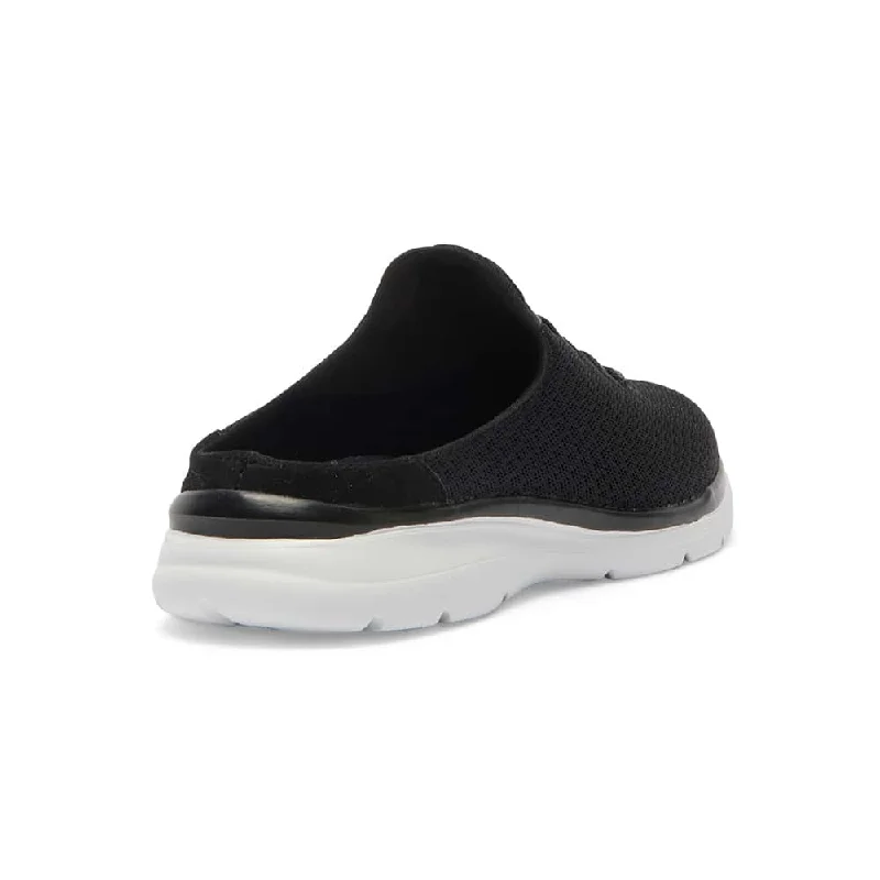 Quest Flat in Black