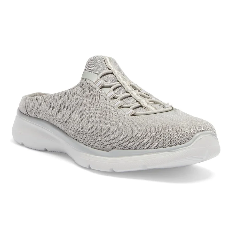 Quest Flat in Light Grey Knit