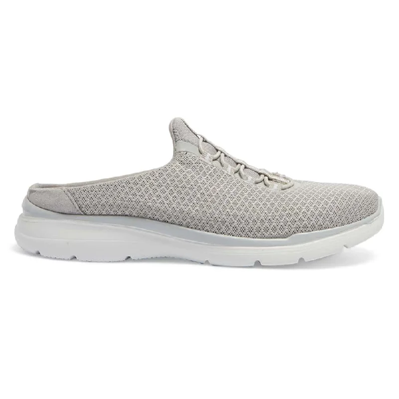 Quest Flat in Light Grey Knit