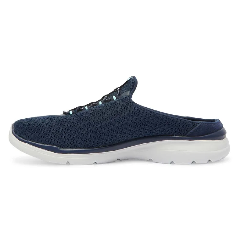 Quest Flat in Navy