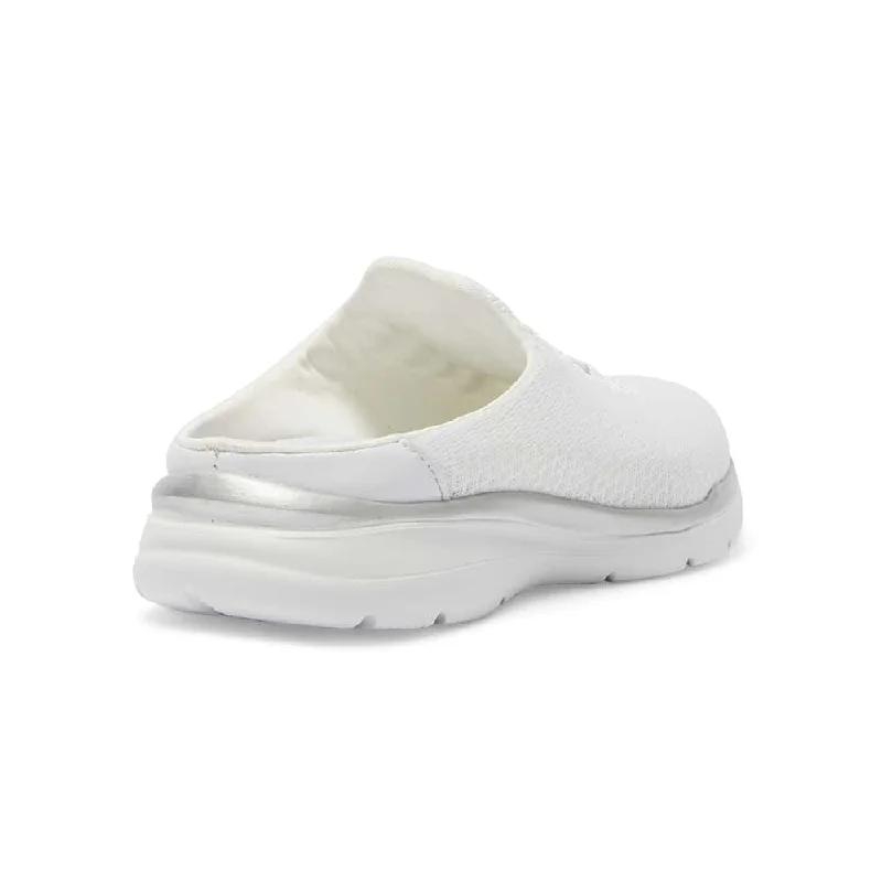 Quest Flat in White Knit