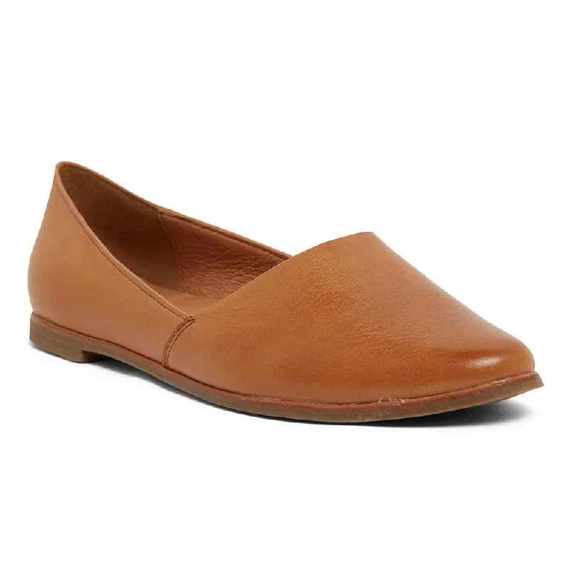 Rachael Flat in Tan Leather