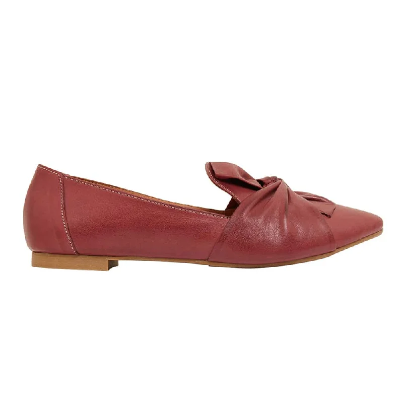 Rosco Flat in Red Leather