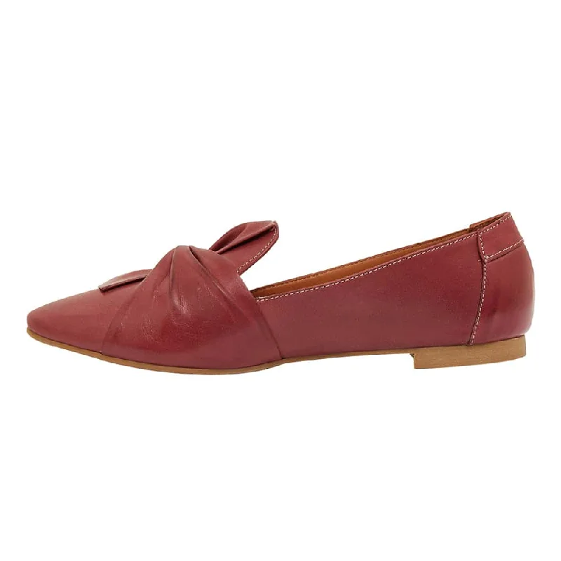 Rosco Flat in Red Leather