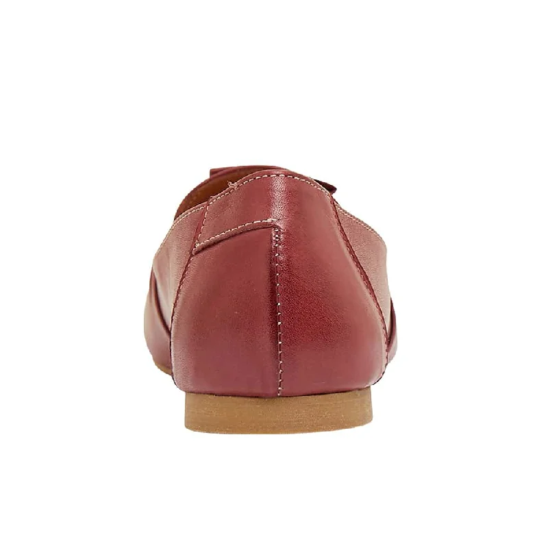 Rosco Flat in Red Leather