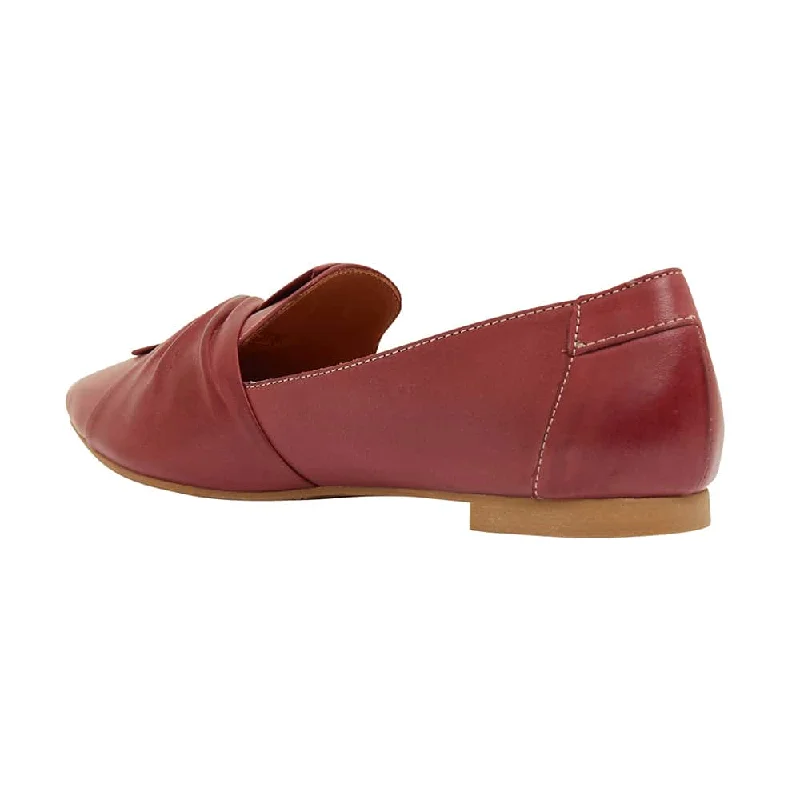 Rosco Flat in Red Leather