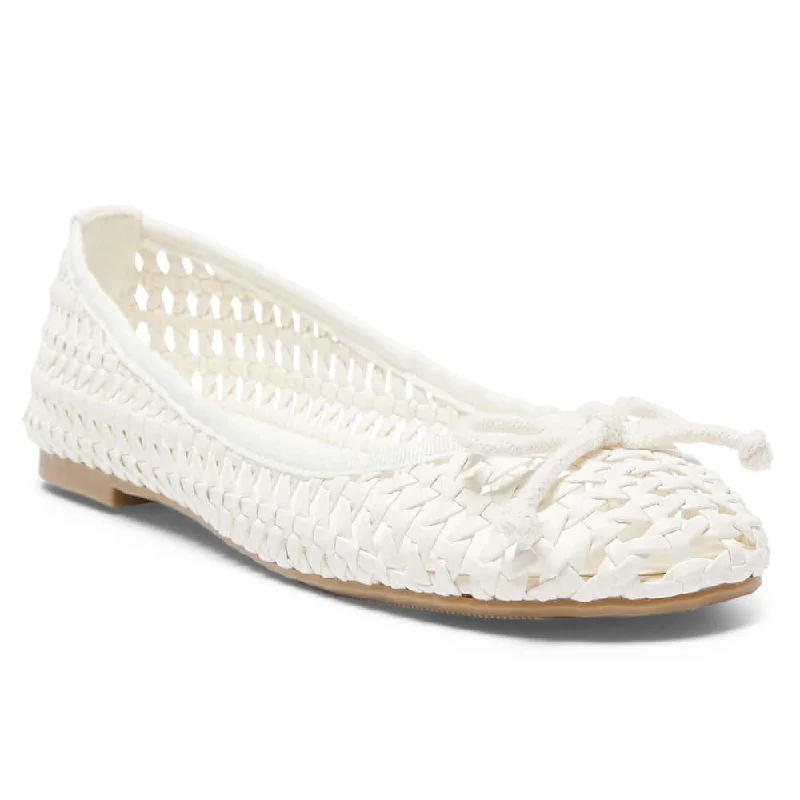 Sloane Flat in Bone Weave