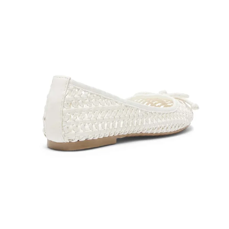 Sloane Flat in Bone Weave