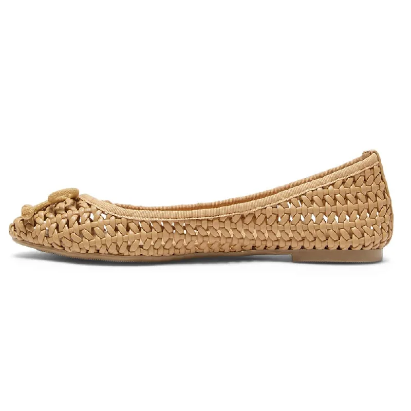 Sloane Flat in Caramel Weave