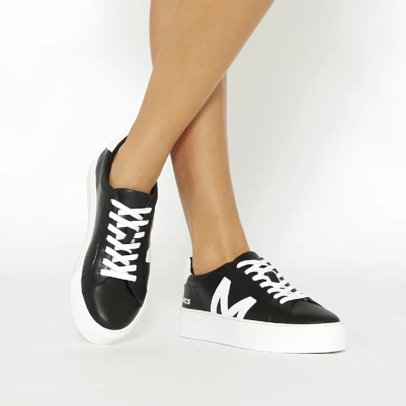 Trio Sneaker in Black And White Leather