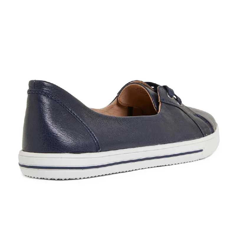 Vectra Sneaker in Navy Leather