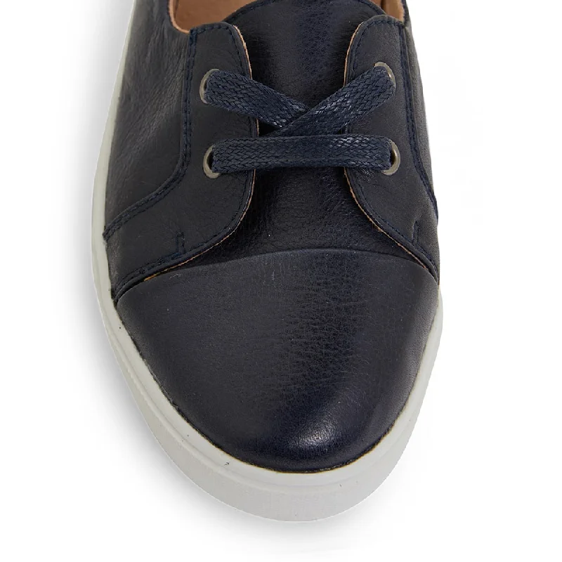 Vectra Sneaker in Navy Leather